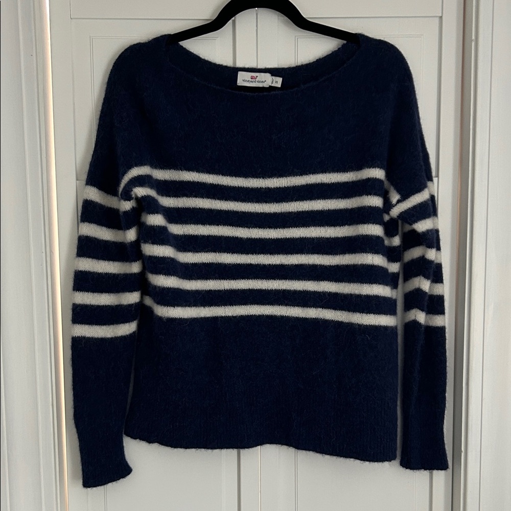 Vineyard Vines Women's Navy and White Striped Sweater